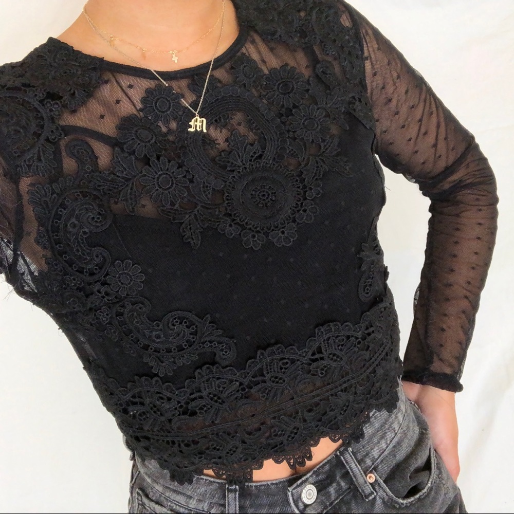 ✨black mesh long sleeve with lace detailling✨